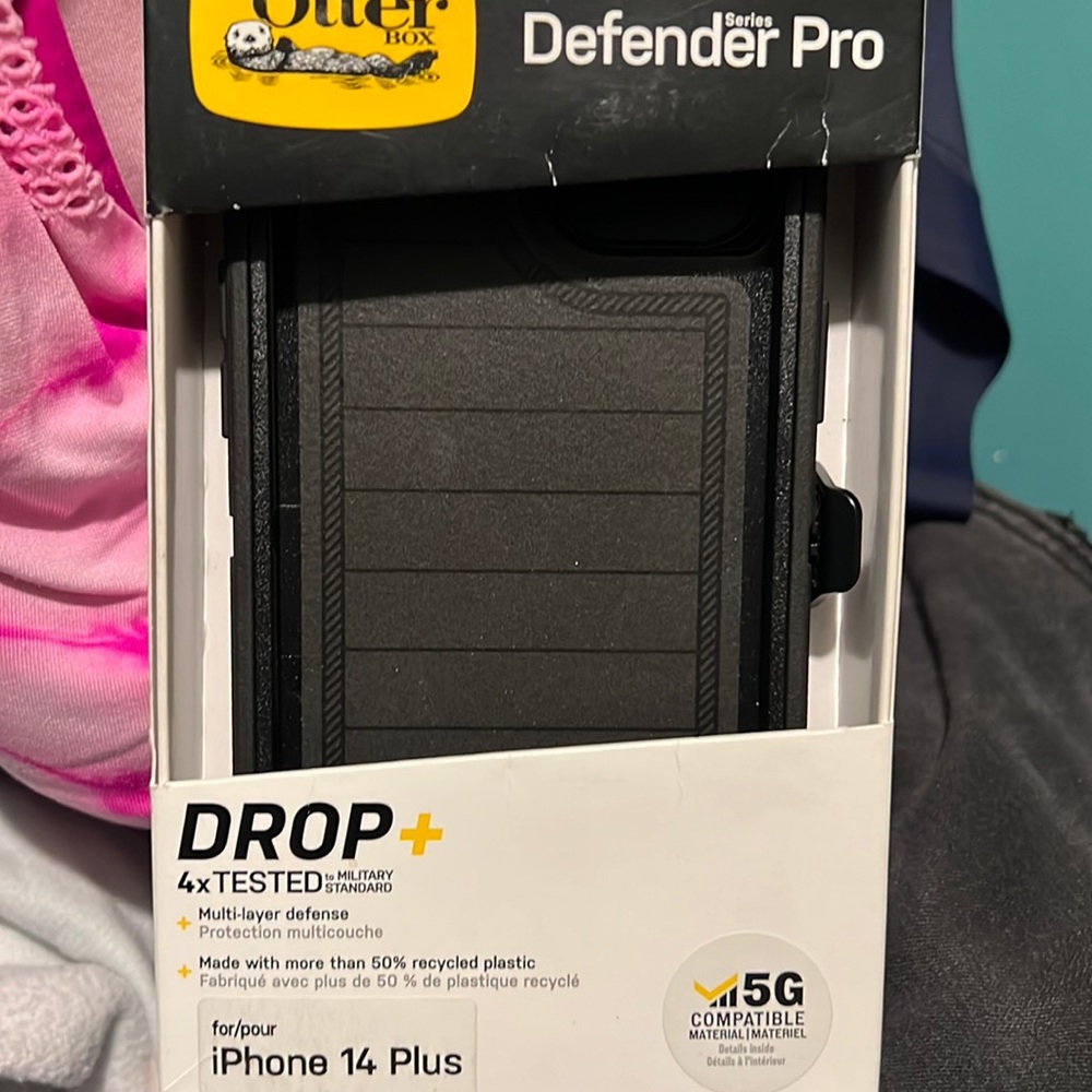 iPhone 14 plus  -defender pro otter box.